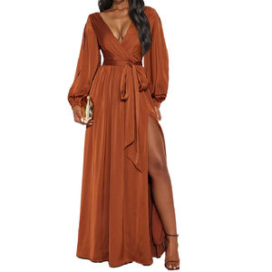 Fabricant de vêtements personnalisé élégant en <span class=keywords><strong>cuivre</strong></span> à manches froides enveloppant autour des robes de <span class=keywords><strong>demoiselle</strong></span> <span class=keywords><strong>d</strong></span>'<span class=keywords><strong>honneur</strong></span> en satin longues - Product Image 1