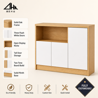 Buffet blanc et chêne avec trois portes affleurantes, niche de présentation ouverte et armoire haute pour salle à manger, en kit
