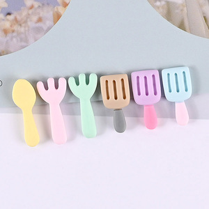 CHENXI Mini charms et cabochons en résine à dos plat, modèle rond, motif dessin animé fourchette et cuillère, pour slime et artisanat fait main - Product Image 3