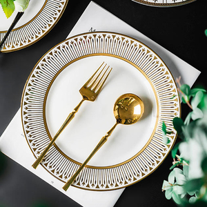 Piatti da Cena in Fine Porcellana con Logo Personalizzato, Ceramica di Alta Qualità per Feste, Design Minimalista Rotondo Oro e Bianco - Product Image 5