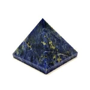 Pirámide curativa de sodalita pulida al por mayor de alta calidad para colocación decorativa Feng Shui mejora el crecimiento espiritual del amor - Product Image 1