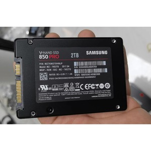 Sams--g 850pro 2TB SSD MZ7KM2T0HMJP Reconditionné d'occasion Interface SATA Offre une grande capacité de stockage pour les fichiers numériques et les médias - Product Image 3