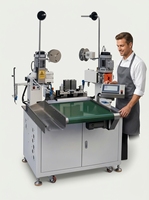 Machine automatique de sertissage de bornes à double fil avec détection de défauts pour la production de faisceaux de câbles pressés aux deux extrémités