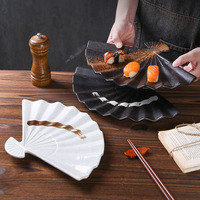 Assiette en céramique en forme d'éventail de 12 pouces, style japonais, plateau de service en porcelaine, assiette créative en forme d'éventail pour sushis, sashimi, dumplings, en-cas