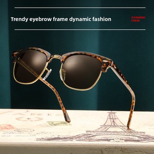 แว่นกันแดดทรงนักบินสีดำสไตล์เรโทร พรีเมียม ป้องกันรังสียูวี 400 ทันสมัยสำหรับทุกเพศ เหมาะสำหรับการเดินทาง สีทอง แฟชั่นหรูหราสำหรับทุกเพศ - Product Image 3