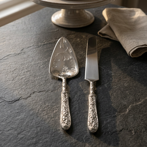 Ensemble de serveurs à gâteau décoratifs avec poignées élégantes pour la restauration à domicile de luxe, les cadeaux de mariage et les collections de vaisselle haut de gamme - Product Image 1