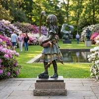 Sculpture en bronze grandeur nature Alice tenant un flamant rose, style jardin féerique, statue en bronze