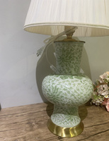 Nouvelle lampe de table en porcelaine chinoise avec base de vase en céramique en forme de fleur blanche verte pour la décoration intérieure pour le salon ou le chevet