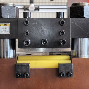 เครื่องเจาะระบบ <span class=keywords><strong>CNC</strong></span> แบบ3 in 1, เครื่องตัดเจาะระบบไฮดรอลิก - Product Image 6
