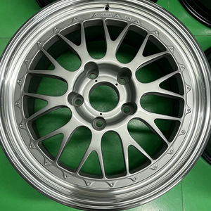 Rines Ligeros Forjados de Aleación de Aluminio de 3 Piezas E88 4x100 4x114.3 5x100 5x108 5x112 5x130 17 18 19 20 21 Pulgadas - Product Image 1