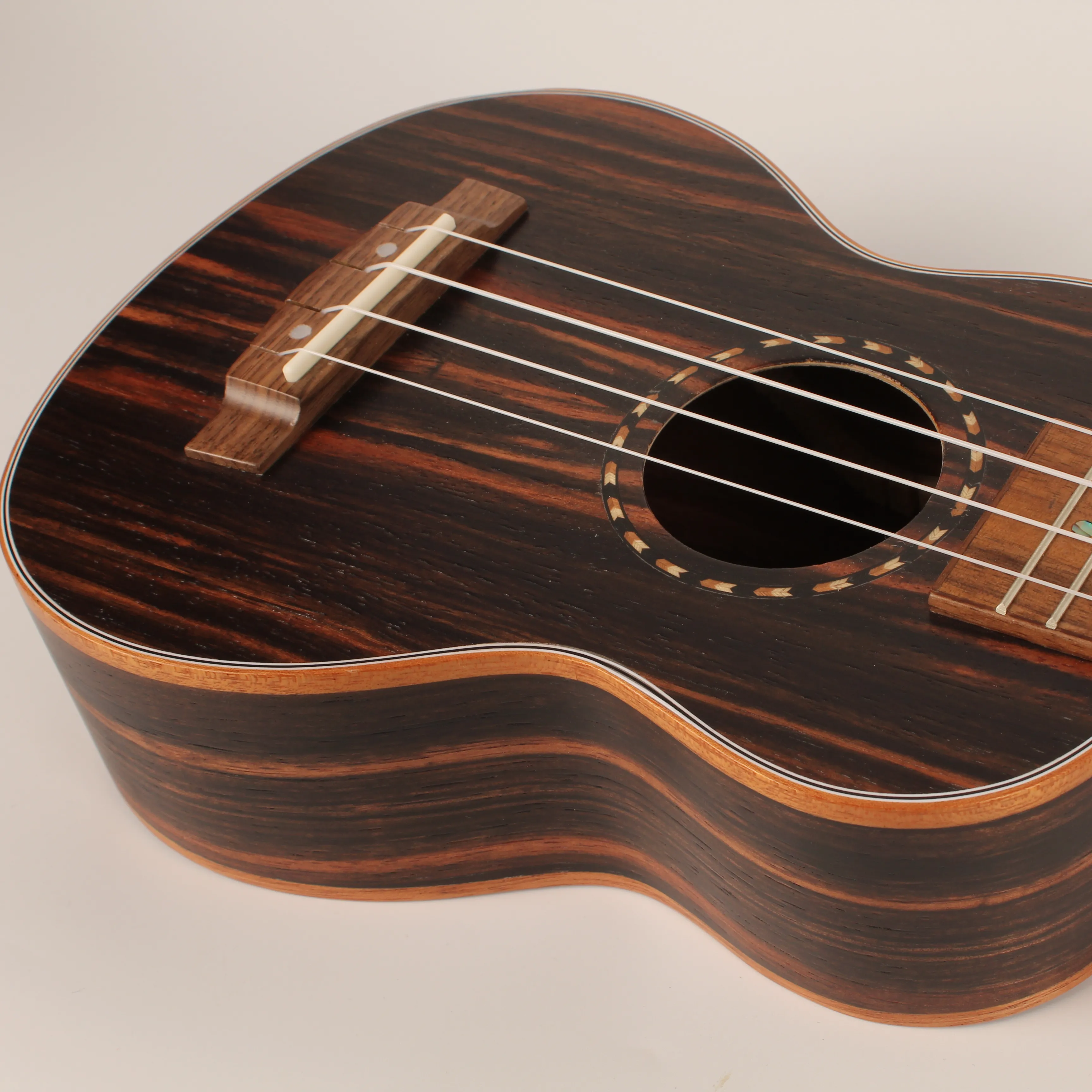 Preis Nizza Sound Leistung China Fabrik Ebenholz Sperrholz Holz 23 ''Konzert Ukulele