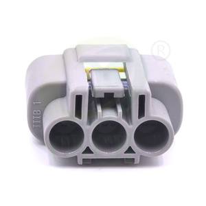 Connecteur de générateur de stator 3 broches pour moto <span class=keywords><strong>Street</strong></span> Triple <span class=keywords><strong>660</strong></span> <span class=keywords><strong>S</strong></span> 675 R 765 RS <span class=keywords><strong>S</strong></span> 13-20 T1300057 T1300205 - Product Image 3