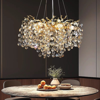 Lustre linéaire en cristal doré de luxe pour salle à manger de villa, lampe suspendue élégante avec design artisanal, taille moyenne