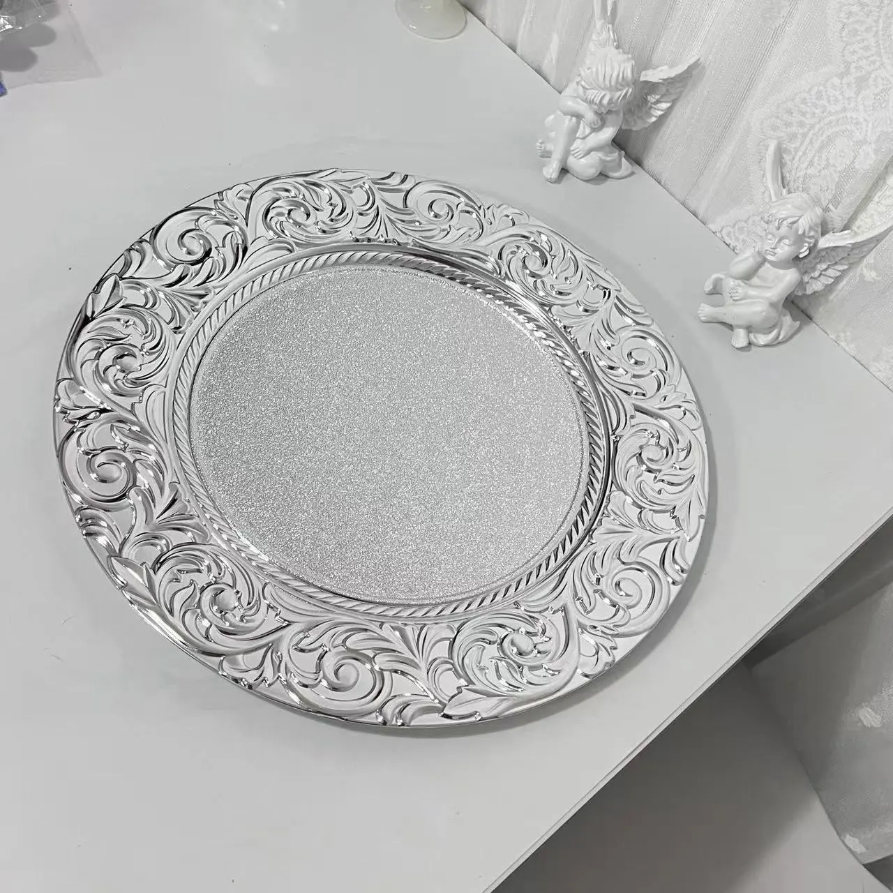 Nuevo estilo europeo 13 pulgadas redondo boda fiesta oro plata flor patrón plástico cargador placas