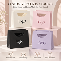 Sacs shopping en papier à poignée découpée avec logo personnalisé pour kits de nail art, ensembles de manucure, magasins de beauté et vente au détail pour salons de manucure