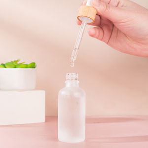 Flacons compte-gouttes cosmétiques en verre dépoli en vrac, ambre/transparent, emballage vide avec couvercle en bois de bambou pour huile essentielle - Product Image 5