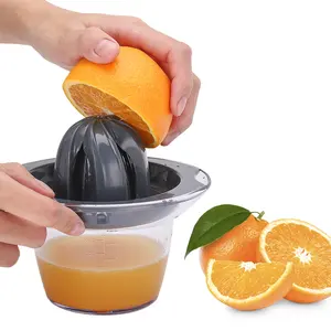 प्लास्टिक साइट्रस Juicer नींबू फल निचोड़ने झरनी के साथ मैनुअल संतरे का रस निचोड़ने और कंटेनर