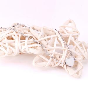 กำไลข้อมือรูปหัวใจชุบทองแบบกำหนดเองได้ ทำจากสแตนเลสสำหรับผู้หญิง - Product Image 5