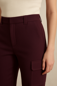 PANTALÓN CARGO DE AJUSTE REGULAR Mezcla de poliéster Tela bordada ecológica Color vino Estilo moderno Disponible en tallas S M L XL XXL - Product Image 6