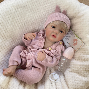 OtardDolls Poupée Reborn en vinyle de 45 cm avec cheveux blonds et tenue en tricot rose pour collectionneurs et cadeaux - Product Image 4