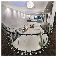 Balustrade Courbe Personnalisée PRIMA : Forme Élégante Adaptée aux Escaliers en Spirale et aux Bords de Terrasses Courbes