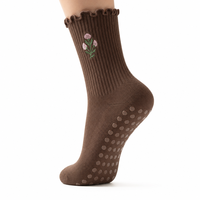 Chaussettes de yoga professionnelles pour femmes avec compression, antidérapantes, à volants, en tissu Spandex/Nylon/Coton et logo personnalisable