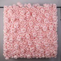 Mur de fleurs roses artificielles pour la décoration de scène de mariage