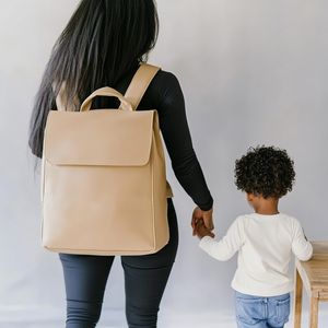 Mochila portátil de cuero <span class=keywords><strong>Beige</strong></span> Fabricante Bolso de madre personalizado Mochila de pañales de cuero genuino de alta calidad con cubierta de solapa - Product Image 2