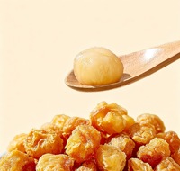 Grote hoeveelheden gedroogde longan met schaal, hele, zongedroogde drakenoogvrucht, natuurlijke gedroogde longan voor retailverpakkingen