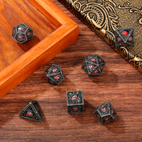 Dés polyédriques œil de dragon de collection, ensemble de dés métalliques gothiques avec sac en velours pour D&D et jeux de rôle, cadeaux uniques pour fêtes