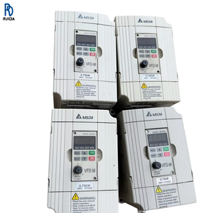Variador de Frecuencia Industrial, Modelo VFD-M, Controlador de Velocidad de Motor de CA Trifásico para Sistemas de Automatización Industrial - Product Image 1