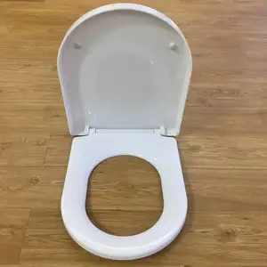 Assento do vaso sanitário cerâmico personalizado da forma d em plástico