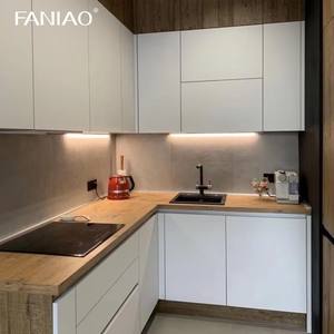 Mini-cuisine sur mesure avec évier en acrylique, armoires de base, robinet, charnières, glissières de tiroir, en forme de L pour armoires de cuisine de chambre d'hôtel - Product Image 2