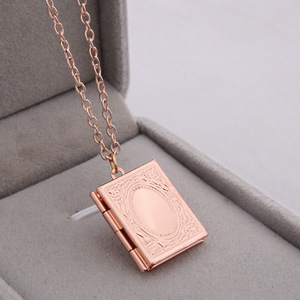 Intagliato Annata Libro Medaglione <span class=keywords><strong>Collana</strong></span> Segreto Nascondiglio Locket Della Foto Della <span class=keywords><strong>Collana</strong></span> Scatola Libro <span class=keywords><strong>di</strong></span> Foto Locket Del Pendente Della <span class=keywords><strong>Collana</strong></span> - Product Image 3