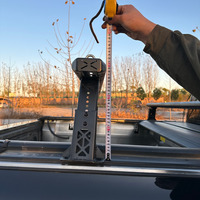 Barre transversale réglable en hauteur pour benne de pick-up avec barres de chargement à fentes et fixation sur rail TC49