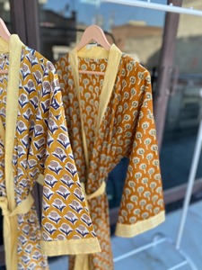 Robe de demoiselle d'honneur en coton pur, imprimé floral, col en V, longueur genoux, écologique, kimono, vêtement de nuit, robe de plage faite à la main - Product Image 3