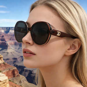 Nouvelles lunettes de soleil carrées à grande monture tendance pour femmes, protection UV400, monture en plastique et métal, verres noirs, matériau en nylon - Product Image 3