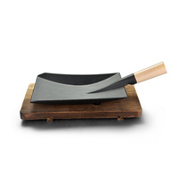 BBQ Griddle piring bahan logam besi cor panci bentuk sekop besi cor menyajikan Griddle Plate Solid kayu pegangan piring