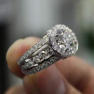 Anello Nuziale Rotondo con Zirconia Cubica per Donne, Fascia Minimalista con Micro-Pavé e Stile Creativo - Product Image 2