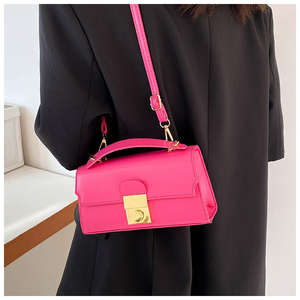 Nuevo bolso bandolera de lujo para mujer con cierre de botón de PU estilo retro, bolso de hombro portátil. - Product Image 4