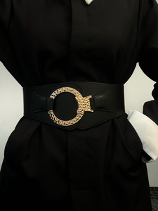 Cintura da donna versatile, elegante e sofisticata, con fibbia rotonda, abbinabile a gonne, abiti e tailleur; cintura elastica in vita. - Product Image 3