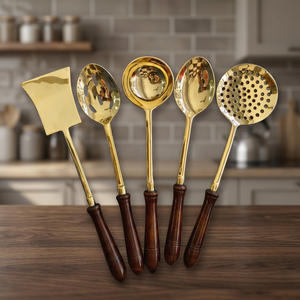 Ensemble de 5 louches de cuisine traditionnelles en laiton |   35,5 cm de long |   Tête en laiton doré avec manche en bois |   Cuisine durable faite à la main - Product Image 3