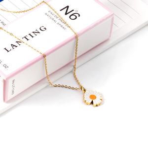 Collar de Moda de Acero Inoxidable, Collar con Colgante de Cadena Chapado en Oro de 18k con Diseño de Flor de Girasol para Mujer, Venta al por Mayor - Product Image 3
