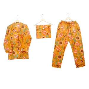 Ensemble de pyjama pour femmes en coton 100% - 3 pièces - Imprimé floral vintage romantique classique - Automne - Fait main - Luxe - Doux - Respirant - Séchage rapide - Product Image 1