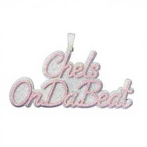 Élégant pendentif lettre Chels On Da Beat en argent 925, bijou plaqué argent, style hip-hop, design unisexe. - Product Image 1