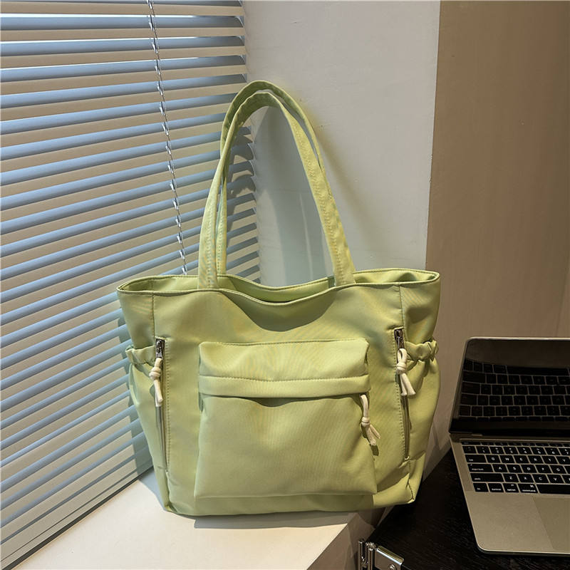 สีเขียวอ่อน