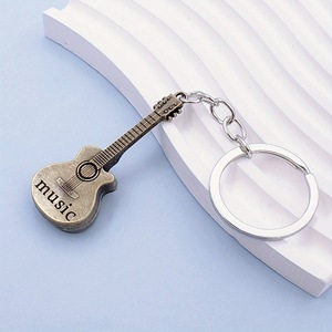 Bán hàng nóng tùy chỉnh 3D Mini Guitar hình dạng kim loại Keychain cho quà tặng khuyến mãi Keyring - Product Image 6