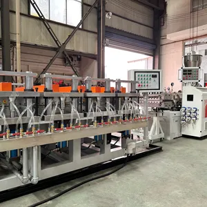 Machine de fabrication de panneaux en mousse PVC Machines de fabrication de portes en plastique WPC