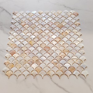 Mattonelle di mosaico di conchiglie di <span class=keywords><strong>mare</strong></span> giallo dorato naturale a forma di ventaglio madreperla - Product Image 4