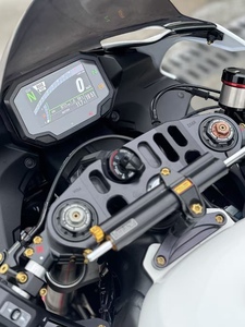 <span class=keywords><strong>Kawasaki</strong></span> Ninja ZX-6R - Superbike de 650cc con Motor de <span class=keywords><strong>Cuatro</strong></span> Cilindros en Línea, Enfocada en la Pista - Product Image 6